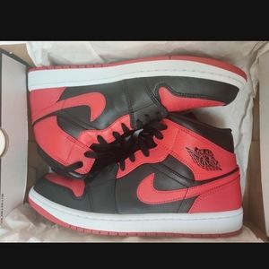 Jordan 1 Banned Mid